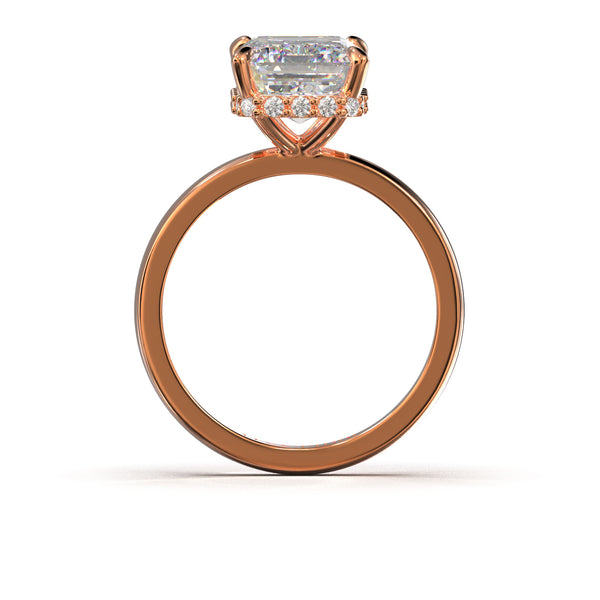 Verlobungsring mit smaragdförmigem Diamant und Roségoldring
